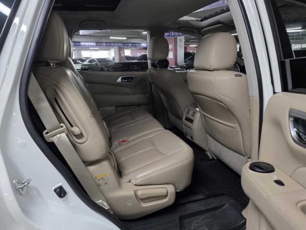 Nissan Pathfinder - Vista 9