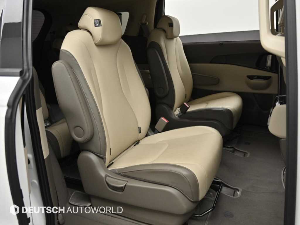 KIA Carnival - Vista 12