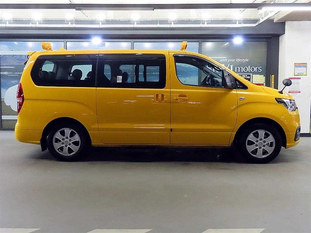 HYUNDAI Starex - Vista 3