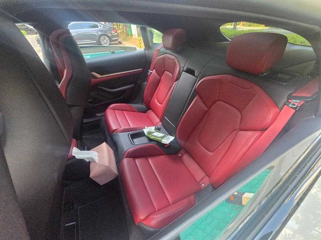 Porsche Taycan - Vista 7