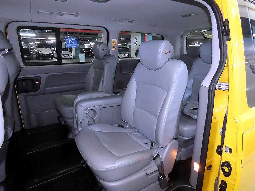 HYUNDAI Starex - Vista 7