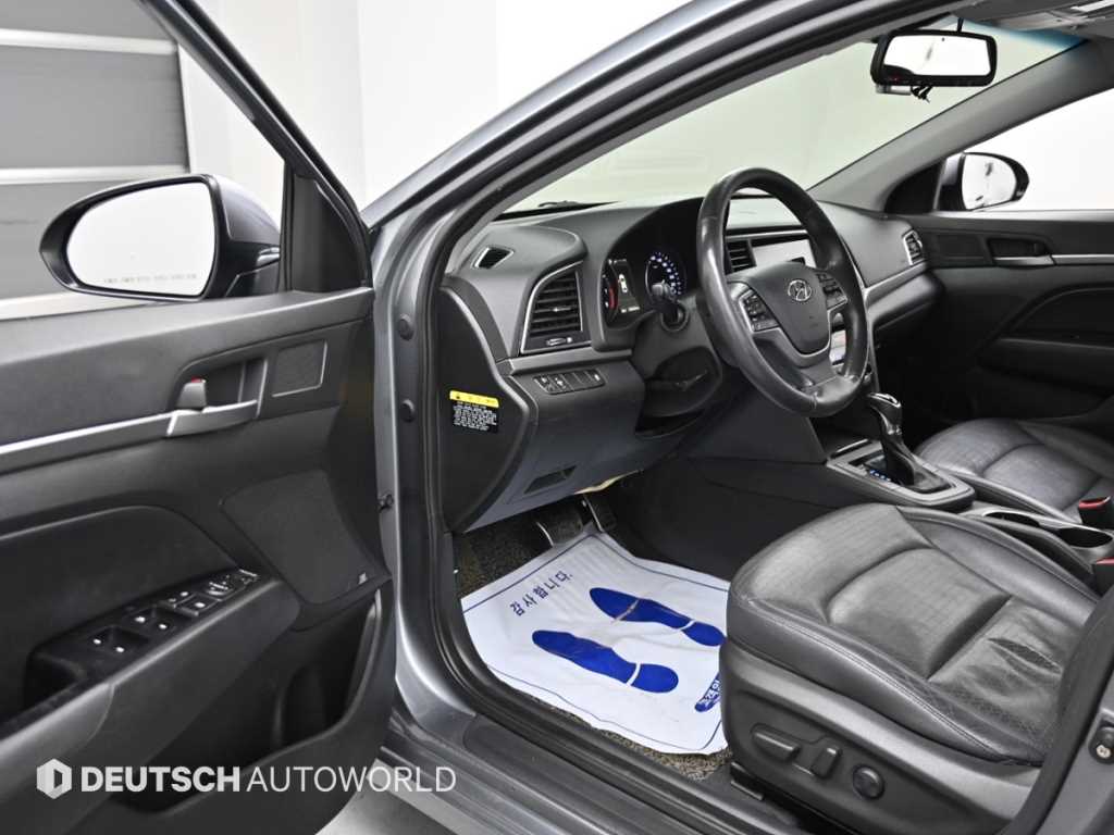 HYUNDAI Avante - Vista 11