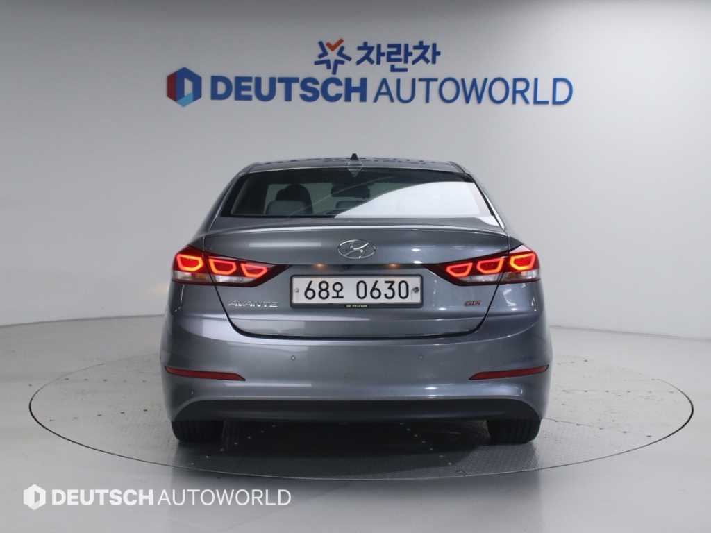 HYUNDAI Avante - Vista 4