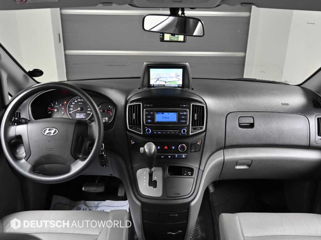 HYUNDAI Starex - Vista 7