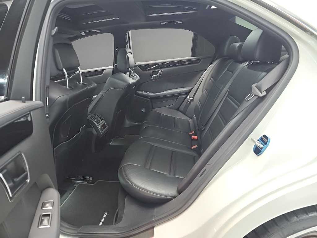 Mercedes Benz E class - Vista 12