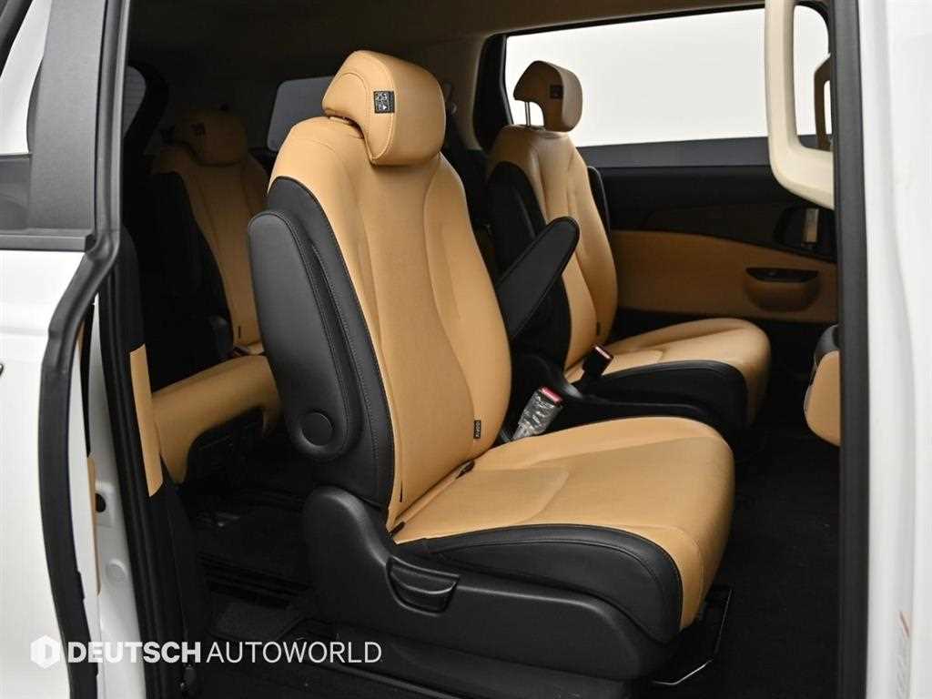 KIA Carnival - Vista 12