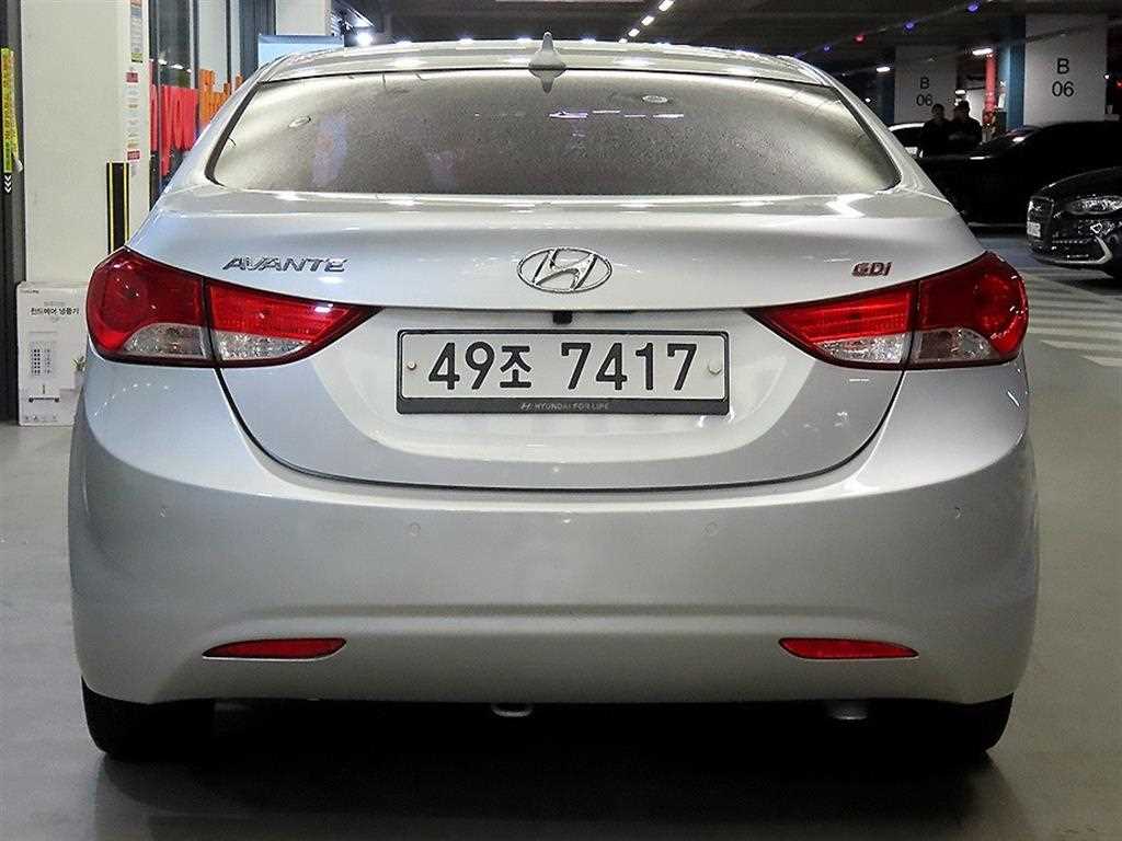 HYUNDAI Avante - Vista 5