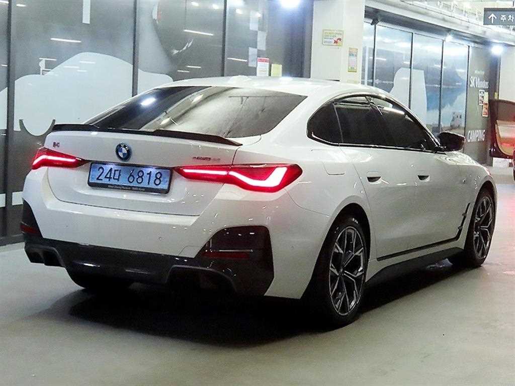 BMW i4 - Vista 4