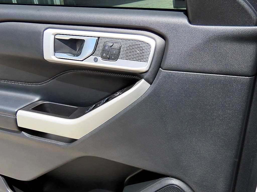 Ford Explorer - Vista 11