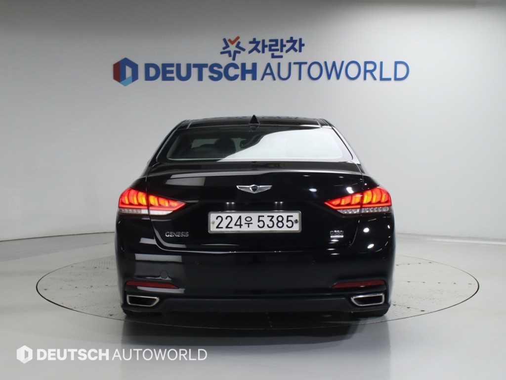 HYUNDAI Genesis - Vista 4