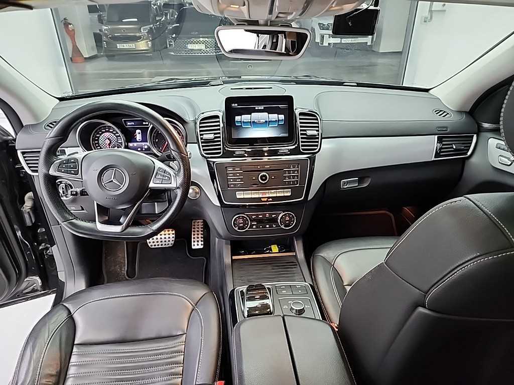 Mercedes Benz GLE Class - Vista 7