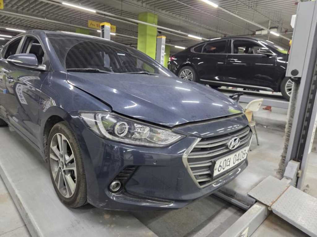 HYUNDAI Avante - Vista 3