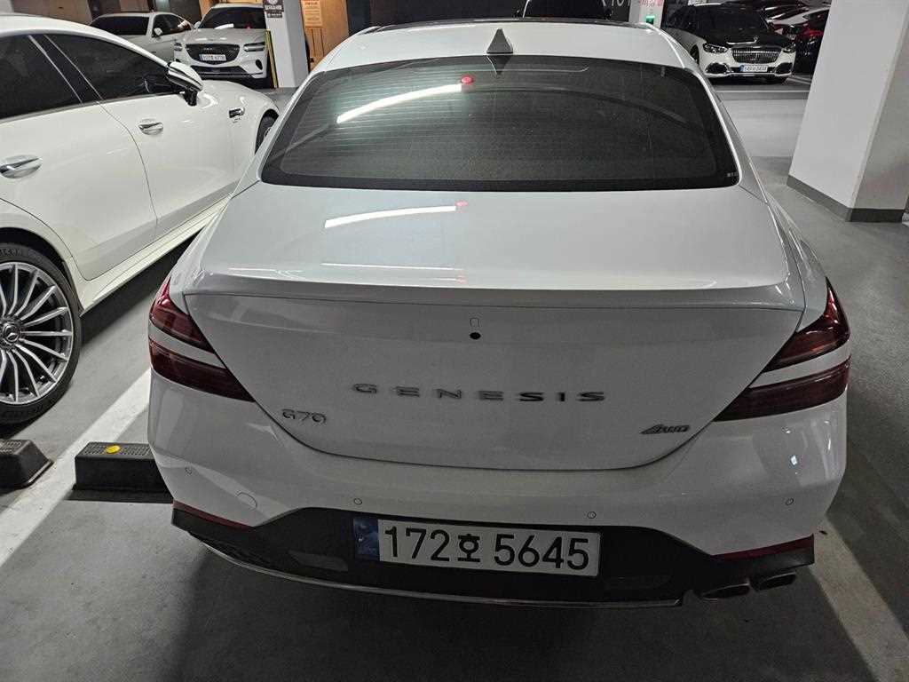 Genesis G70 - Vista 4