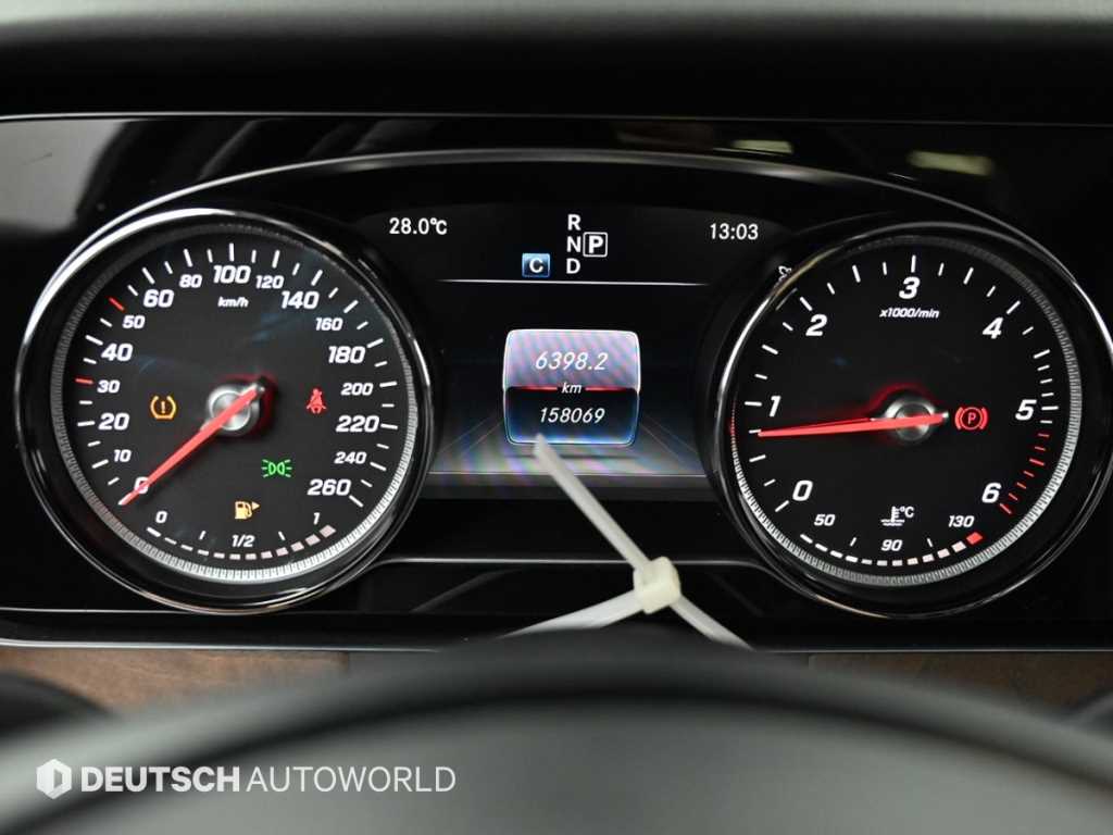 Mercedes Benz E class - Vista 8