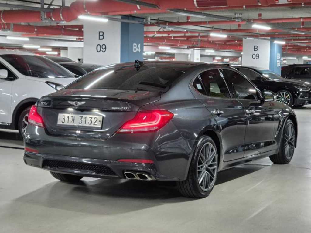 Genesis G70 - Vista 3