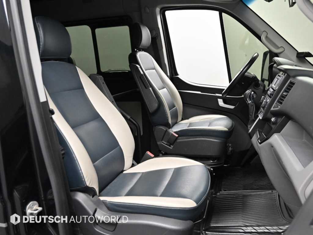 HYUNDAI Solati - Vista 10