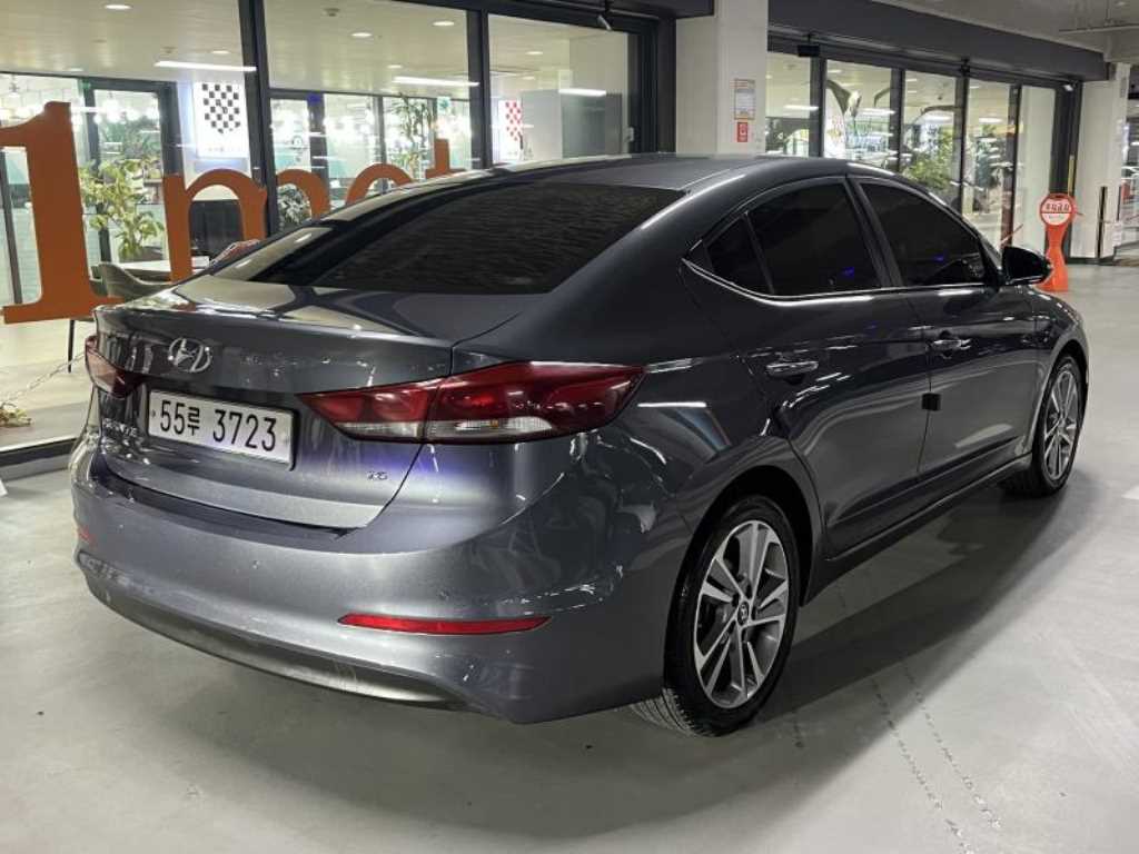 HYUNDAI Avante - Vista 4