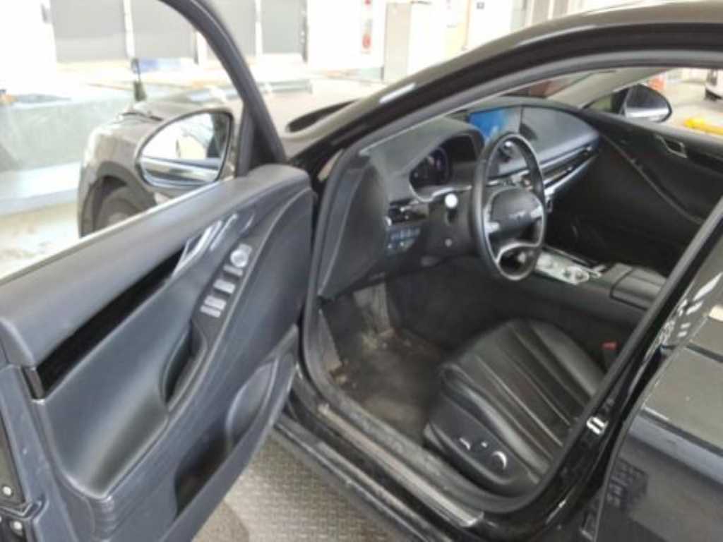 Genesis G80 - Vista 10