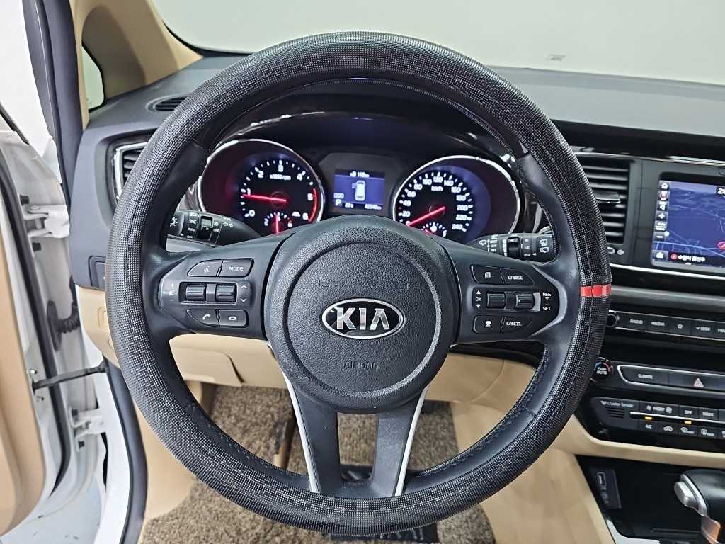 KIA Carnival - Vista 10