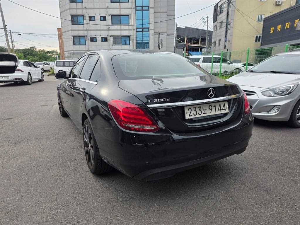 Mercedes Benz C Class - Vista 3