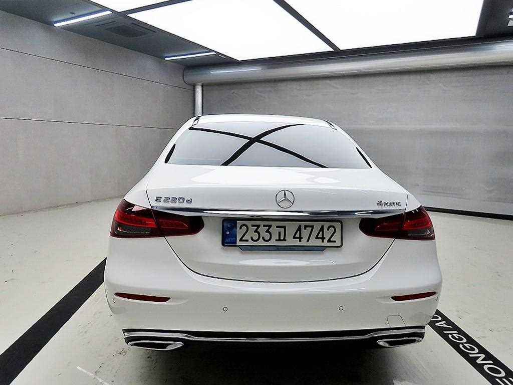 Mercedes Benz E class - Vista 3