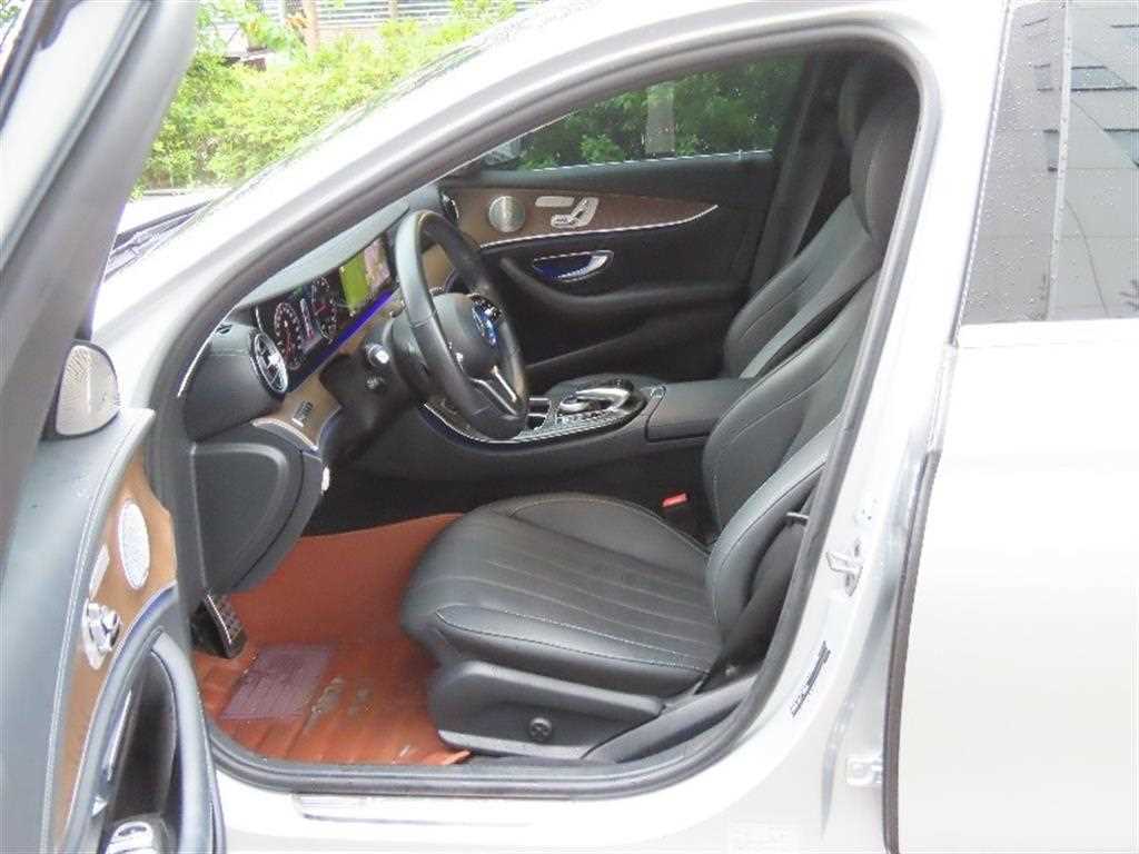Mercedes Benz E class - Vista 12