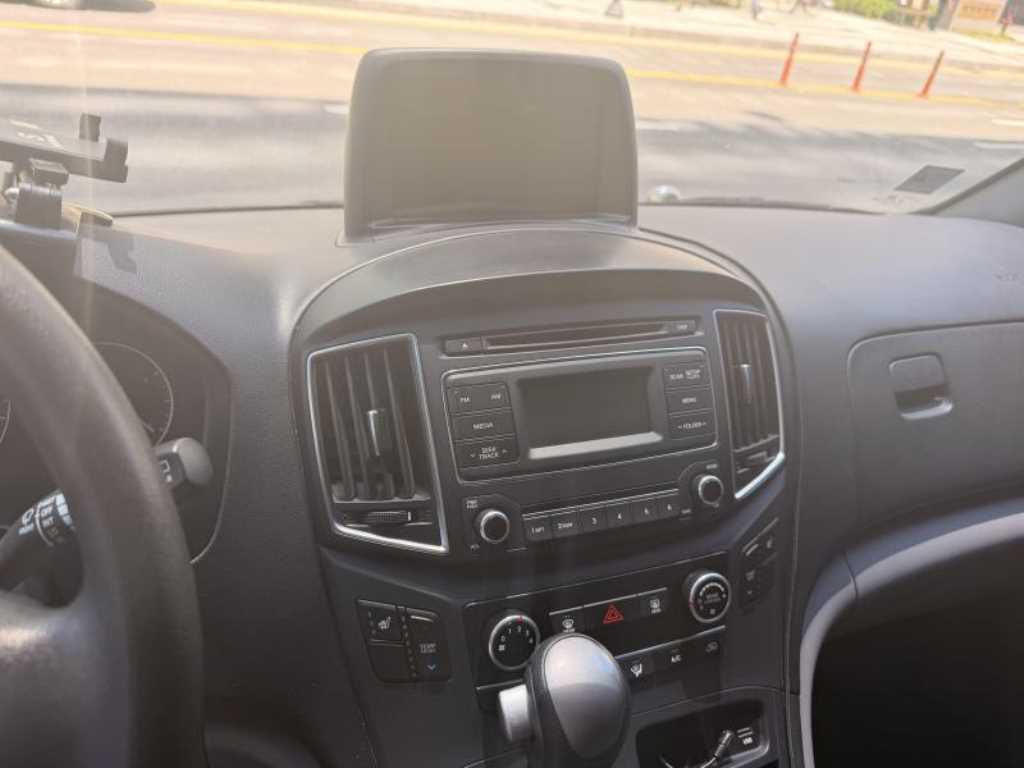 HYUNDAI Starex - Vista 7