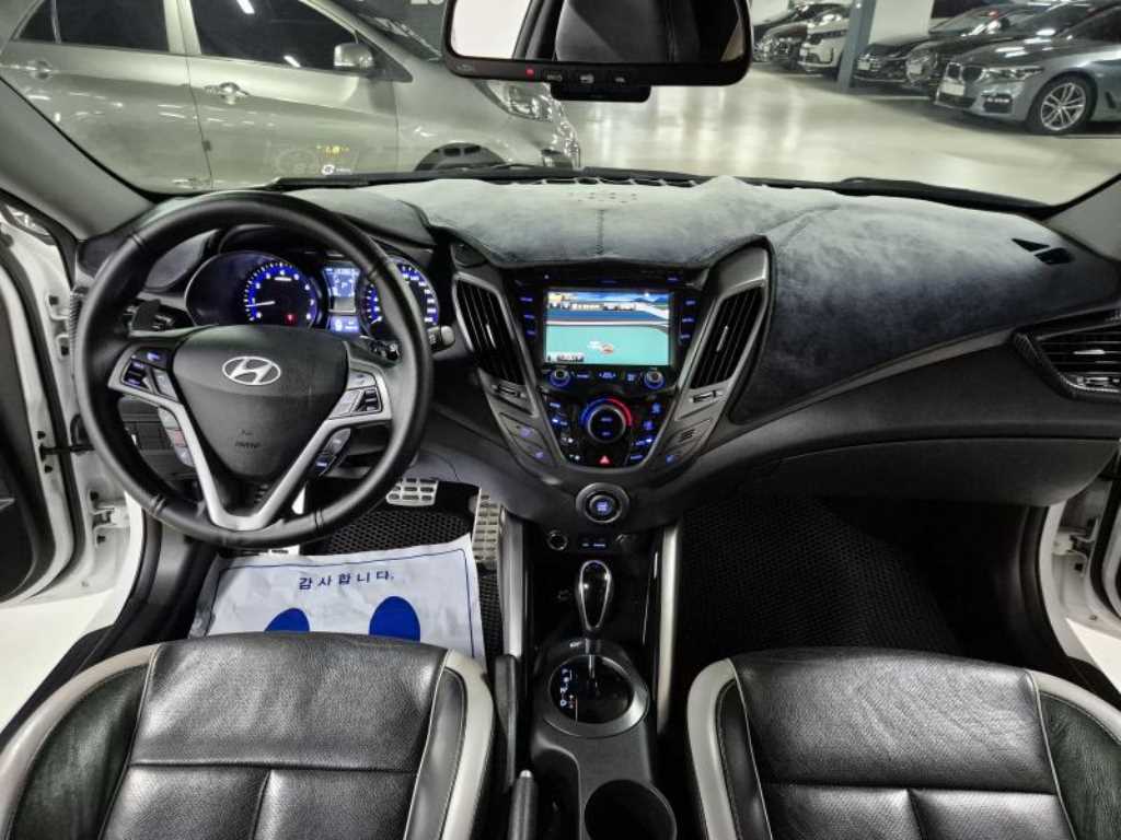HYUNDAI Veloster - Vista 5