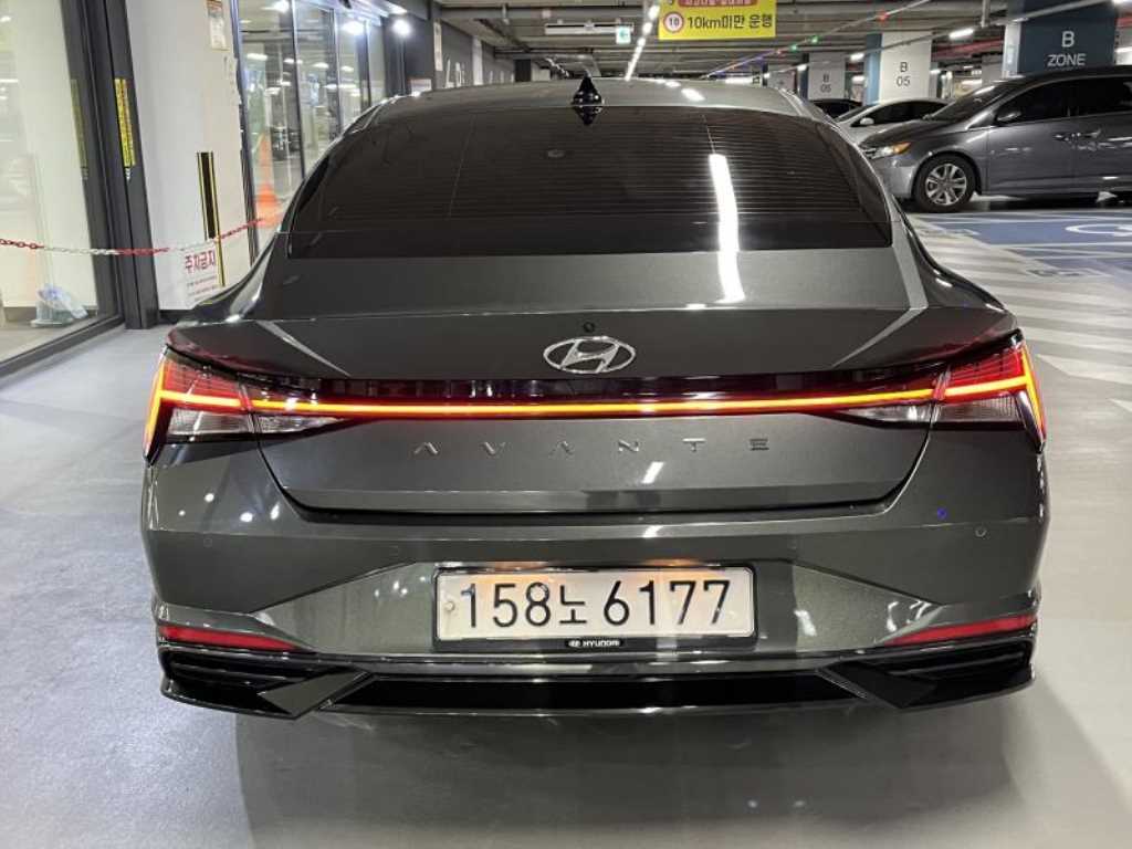 HYUNDAI Avante - Vista 5