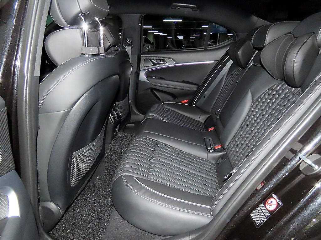 Genesis G70 - Vista 7