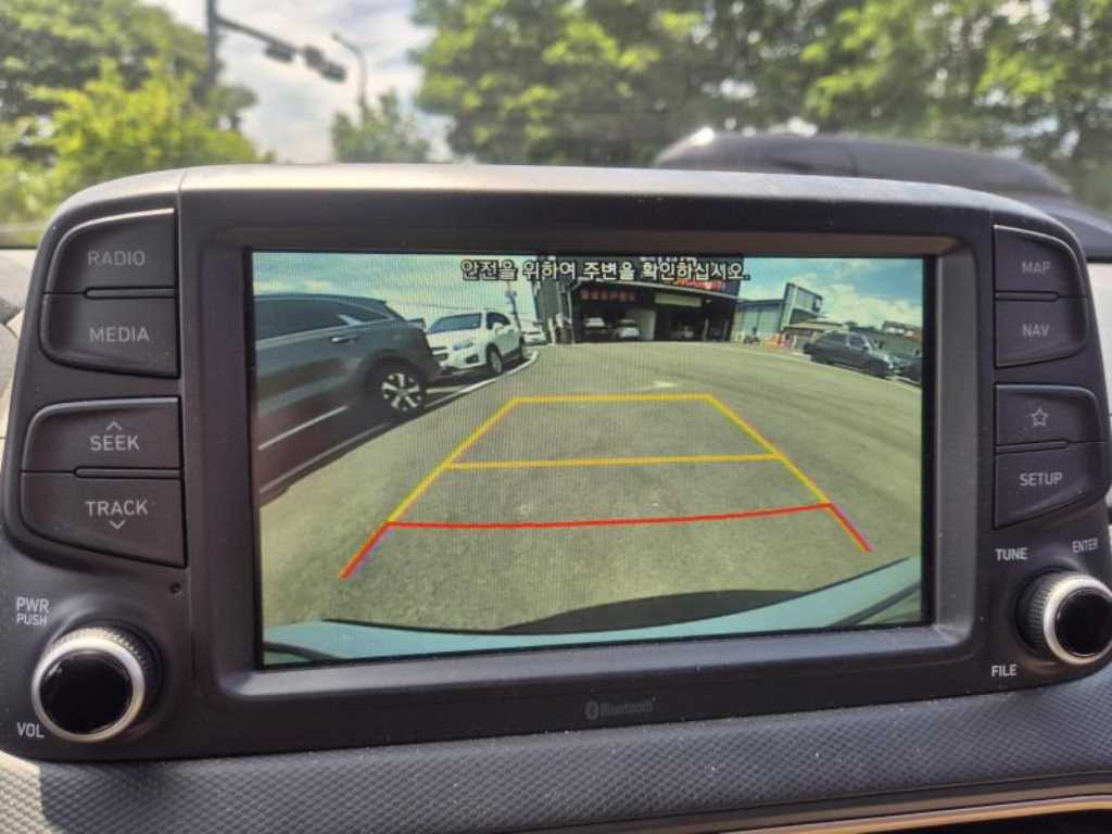 HYUNDAI Kona - Vista 10