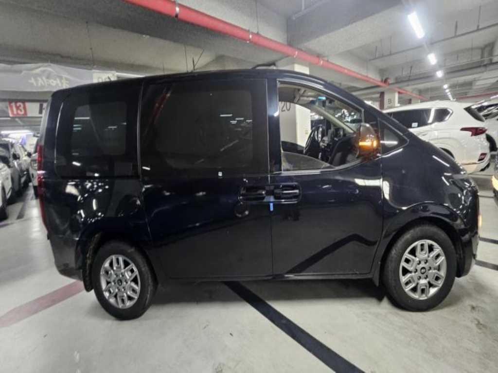 HYUNDAI Staria - Vista 5