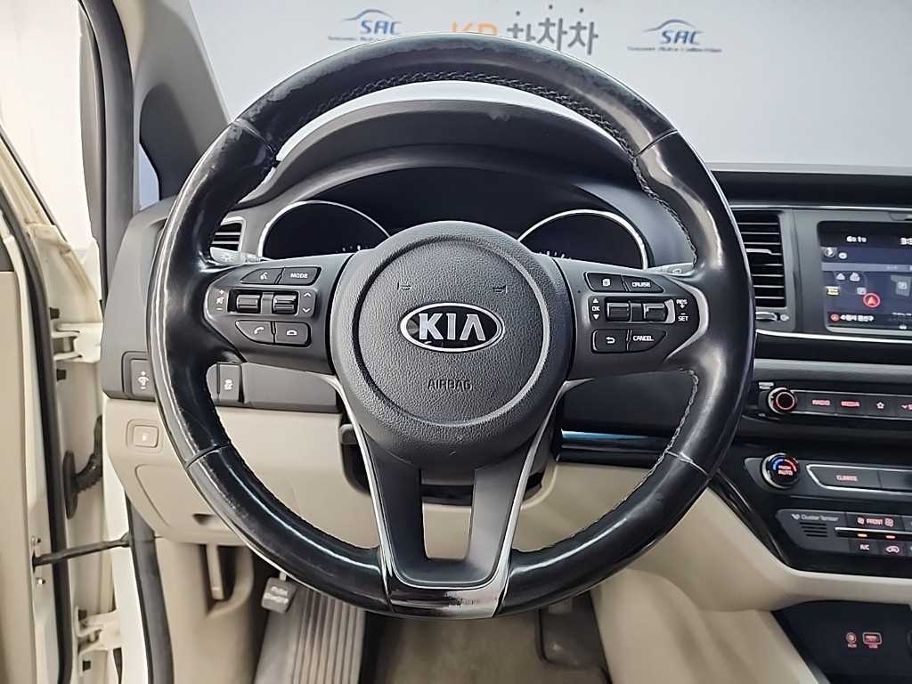 KIA Carnival - Vista 9