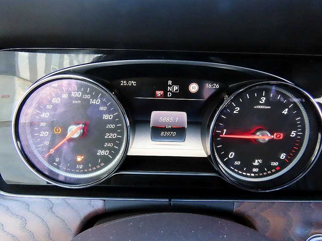 Mercedes Benz E class - Vista 9