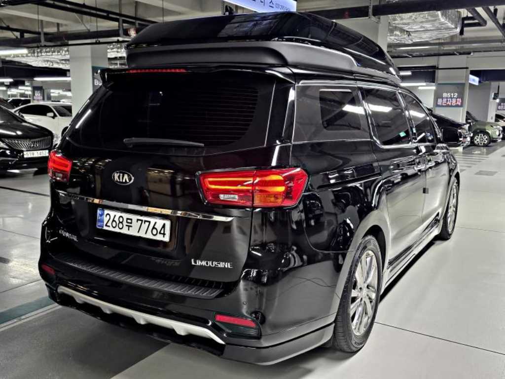 KIA Carnival - Vista 5