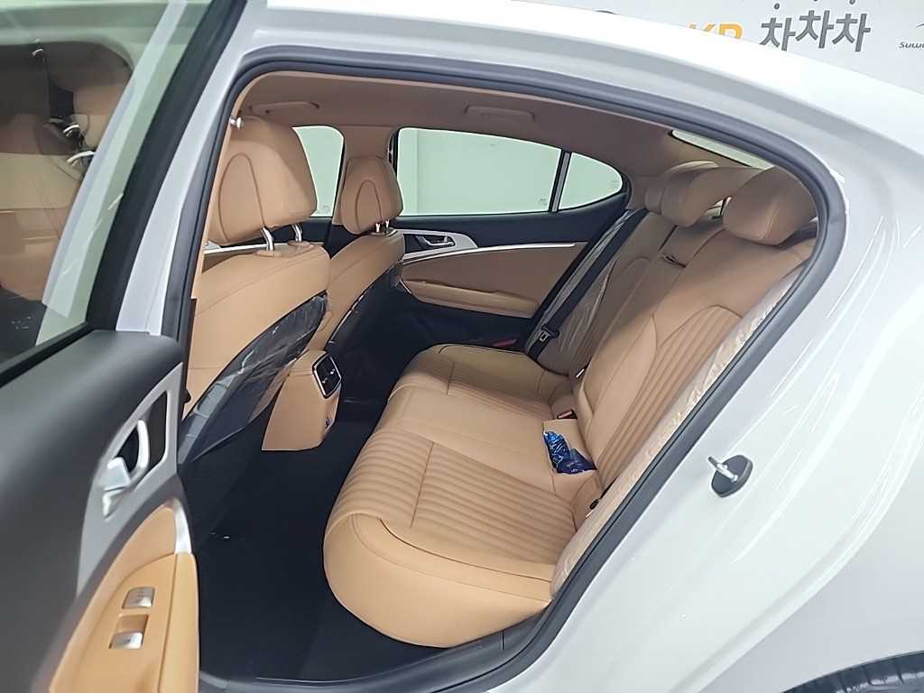 Genesis G70 - Vista 12