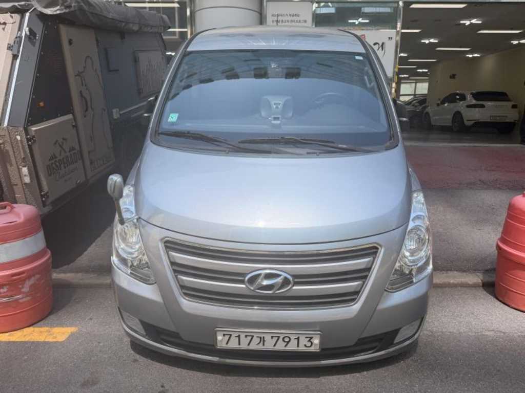 HYUNDAI Starex 2018 Gris - Importación desde Corea - HF Imports Iquique - Foto 1