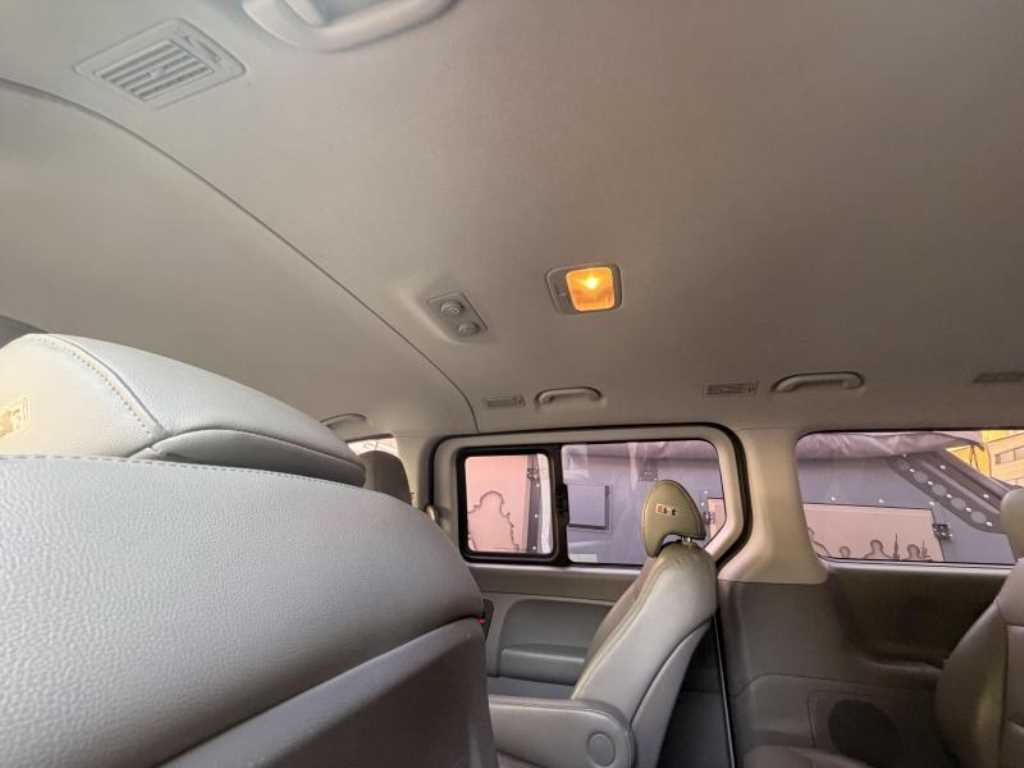 HYUNDAI Starex - Vista 12