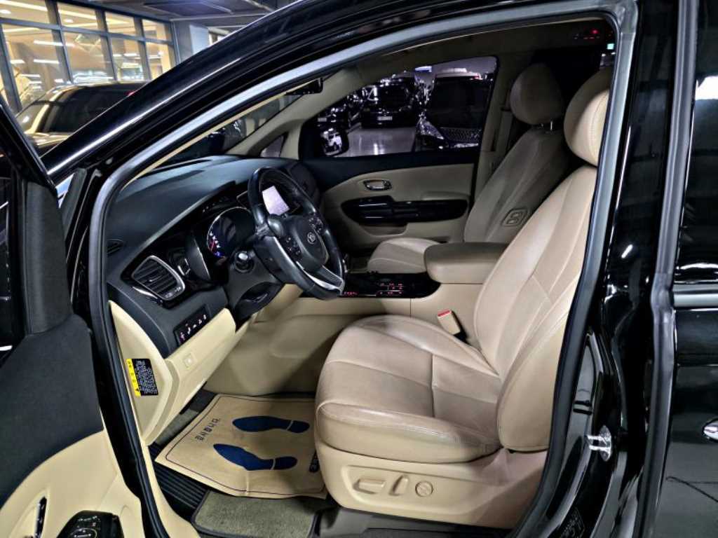 KIA Carnival - Vista 7