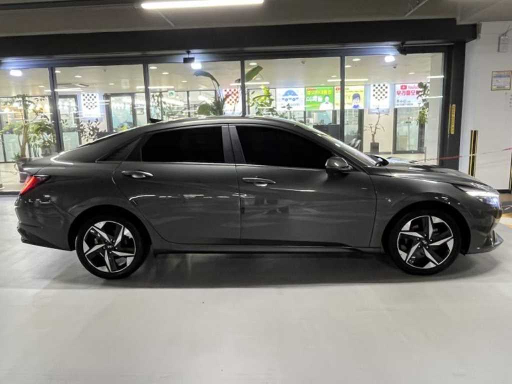 HYUNDAI Avante - Vista 3