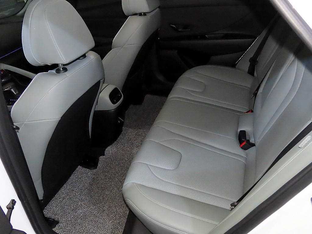 HYUNDAI Avante - Vista 7