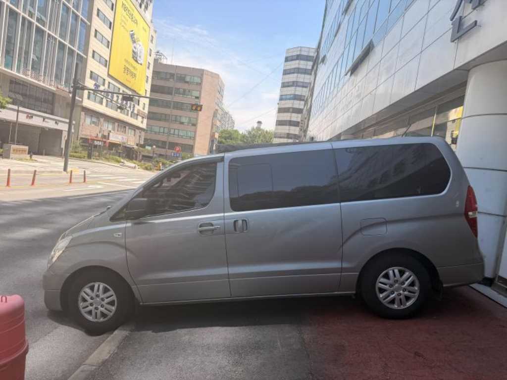 HYUNDAI Starex - Vista 3