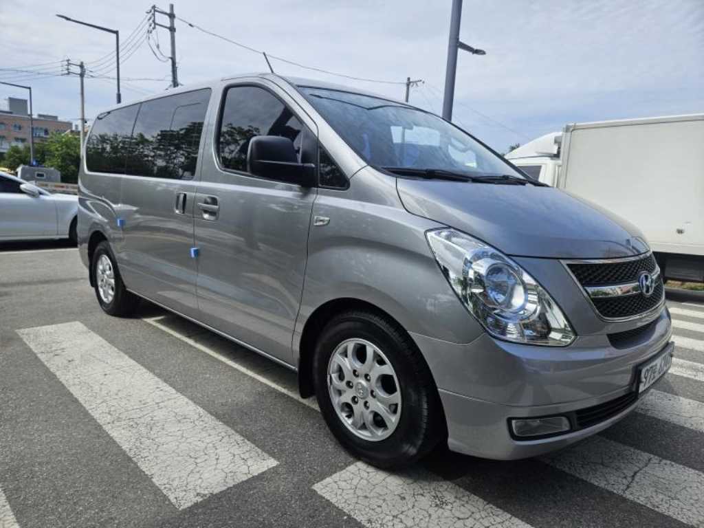 HYUNDAI Starex - Vista 2
