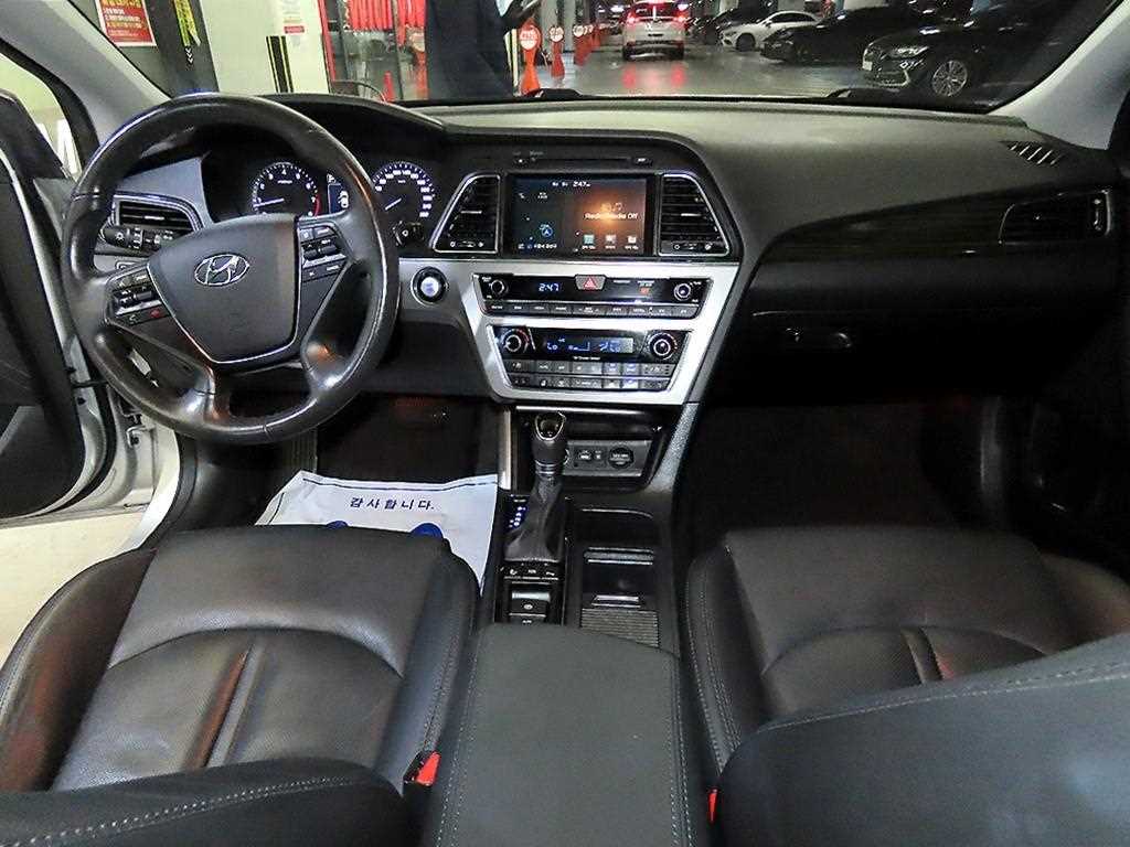 HYUNDAI Sonata - Vista 10