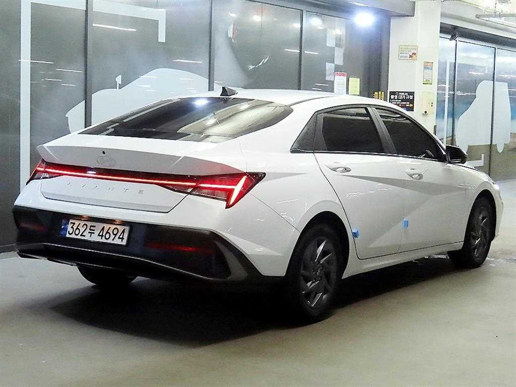 HYUNDAI Avante - Vista 4