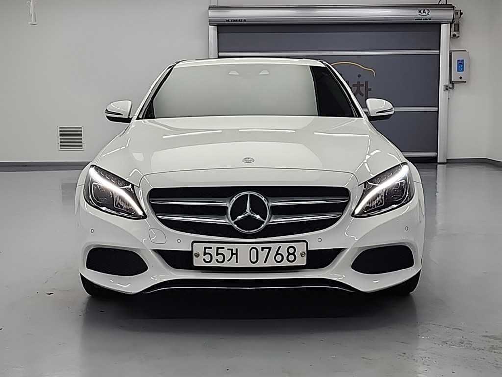 Mercedes Benz C Class - Vista 3