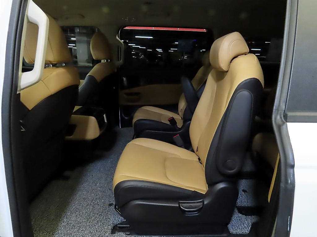 KIA Carnival - Vista 7