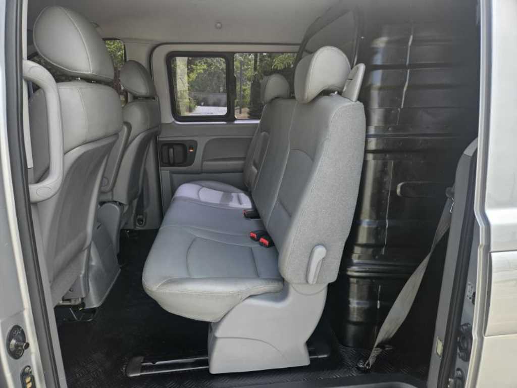 HYUNDAI Starex - Vista 8