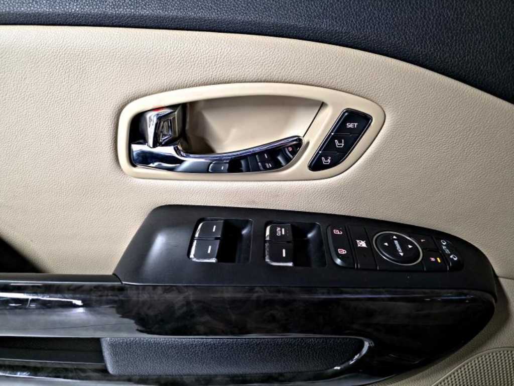 KIA Carnival - Vista 12