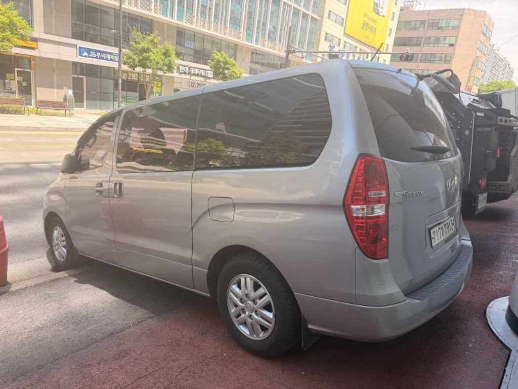 HYUNDAI Starex - Vista 4